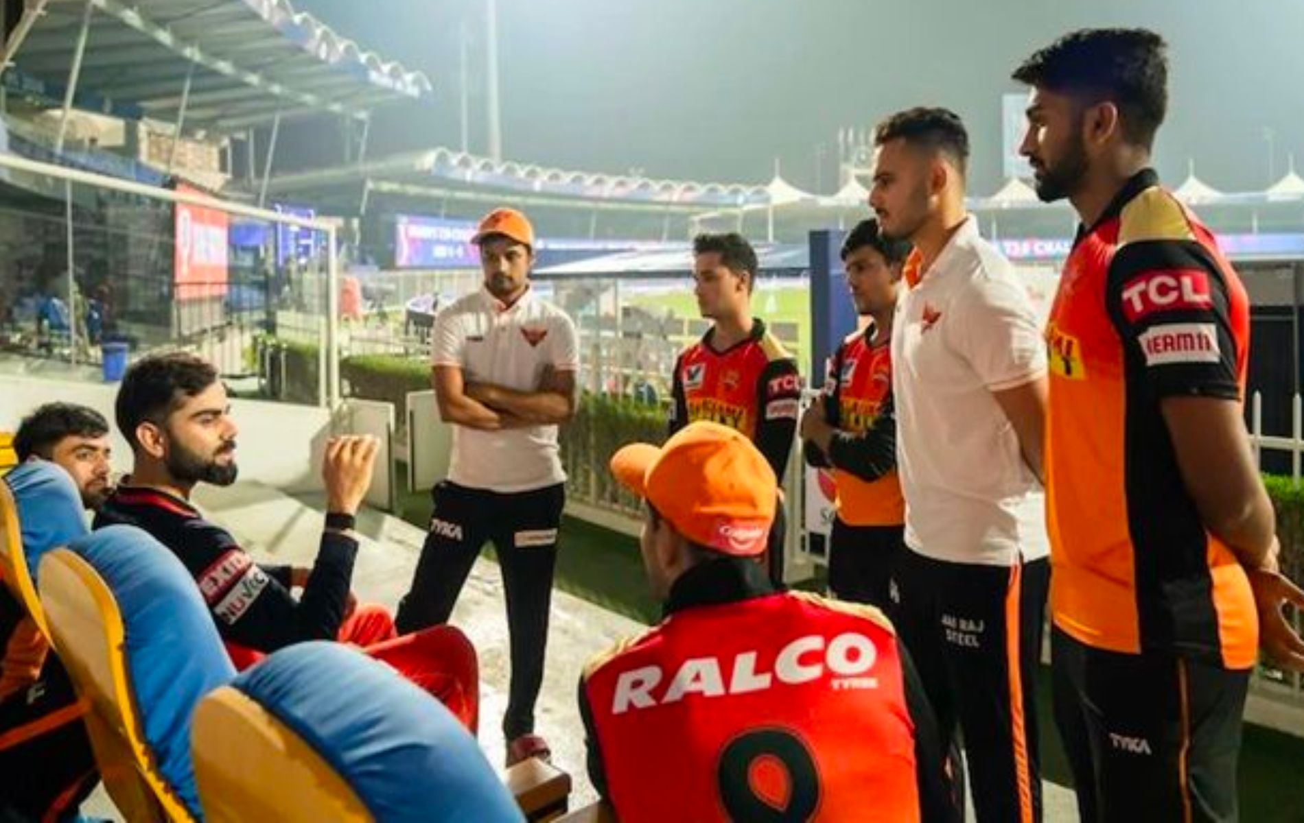 Virat Kohli interacting with SRH players. (Pic: Twitter)