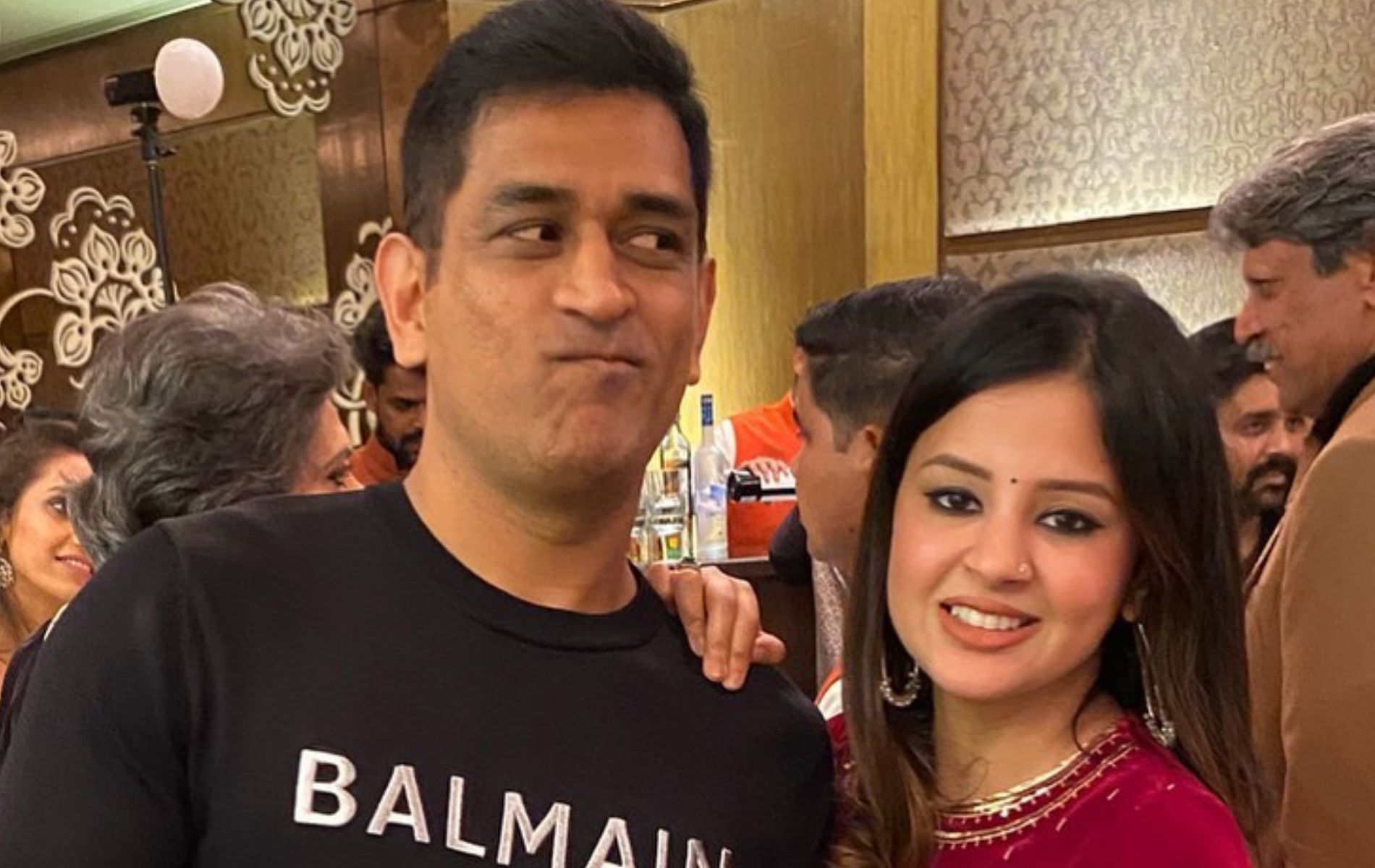 MS Dhoni (L) with Sakshi Dhoni. (Pic: Instagram)