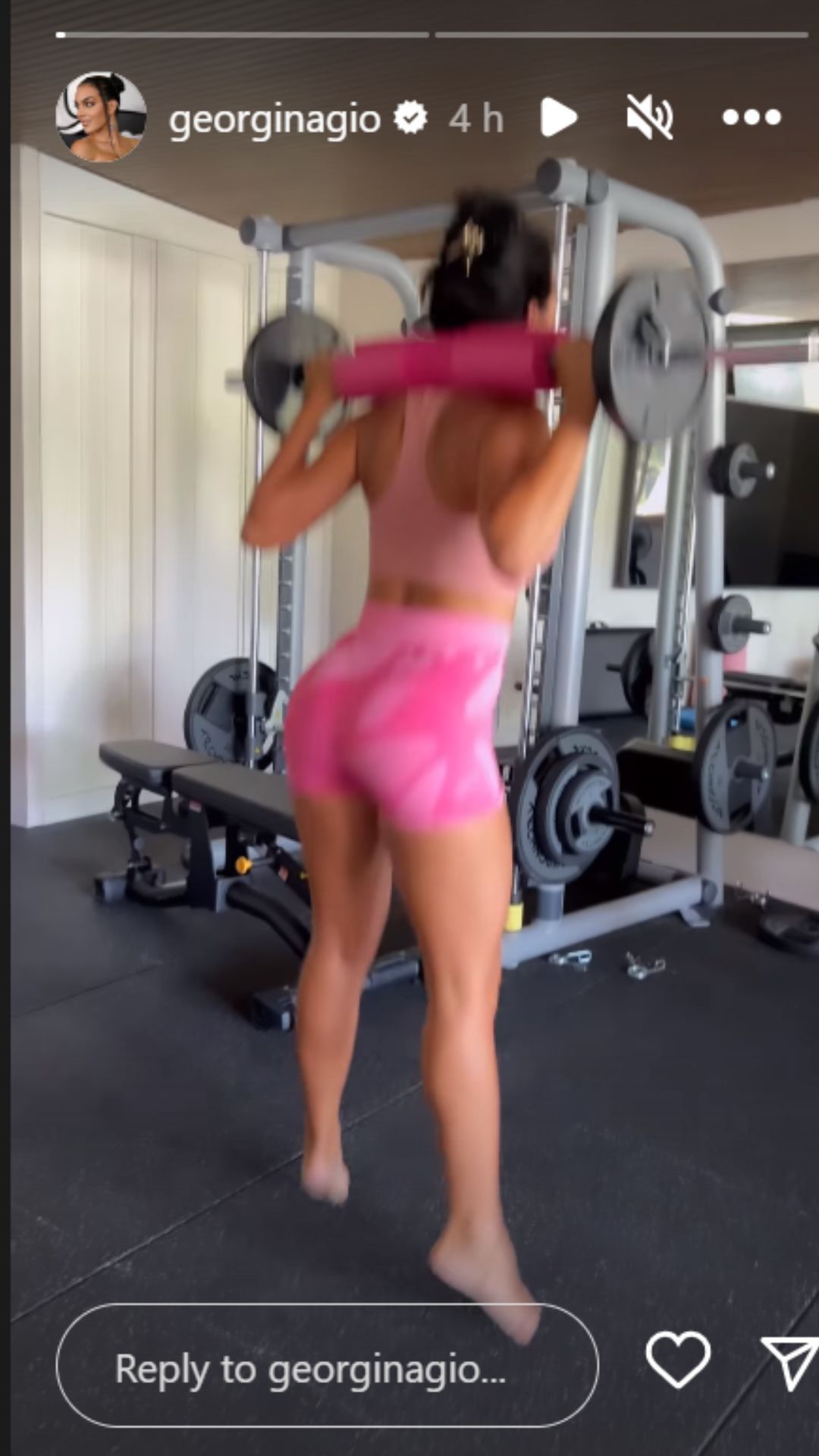 Cristiano Ronaldo&#039;s girlfriend was doing jump squats