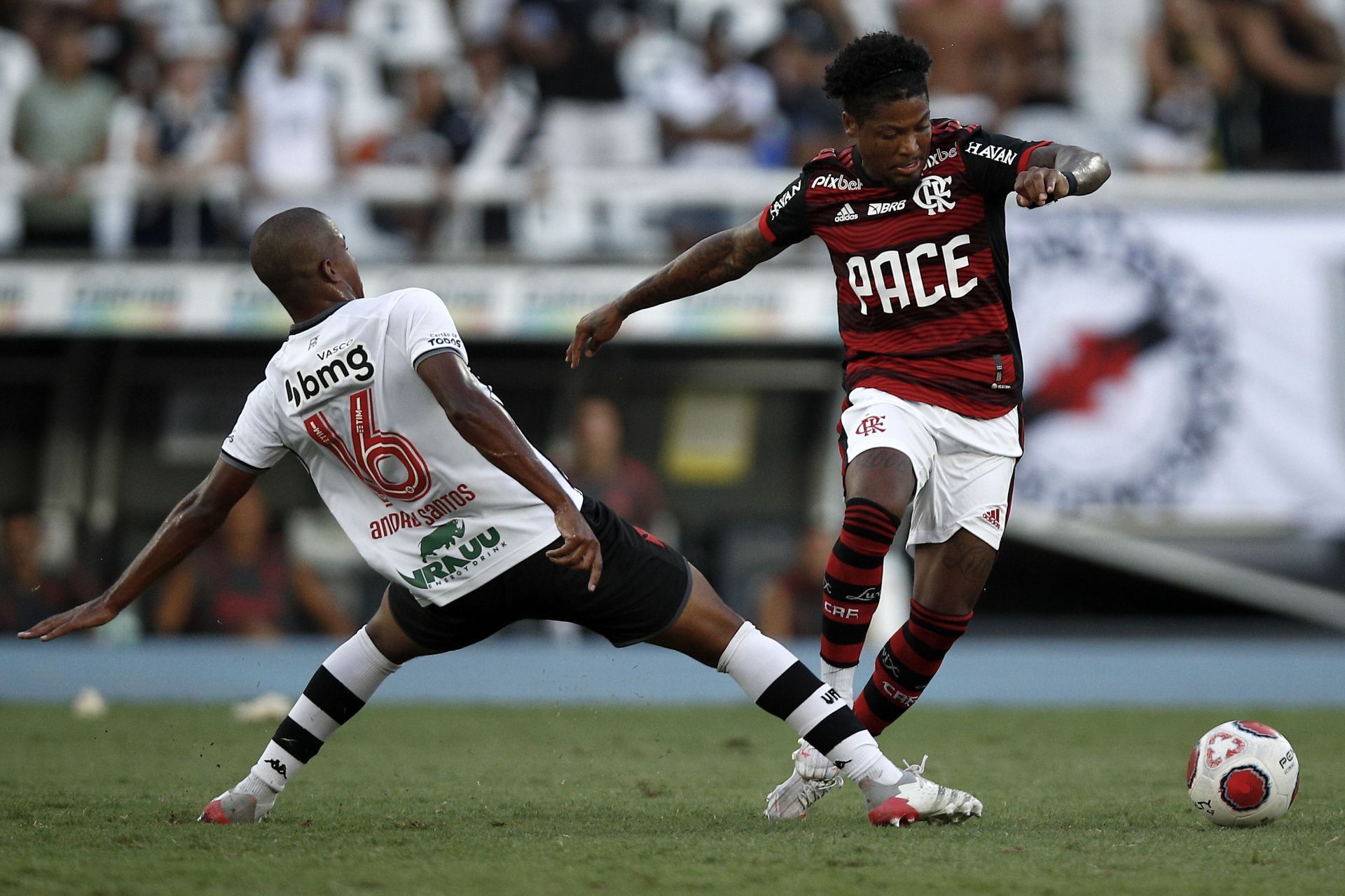 Andrey Santos in action for Vasco da Gama