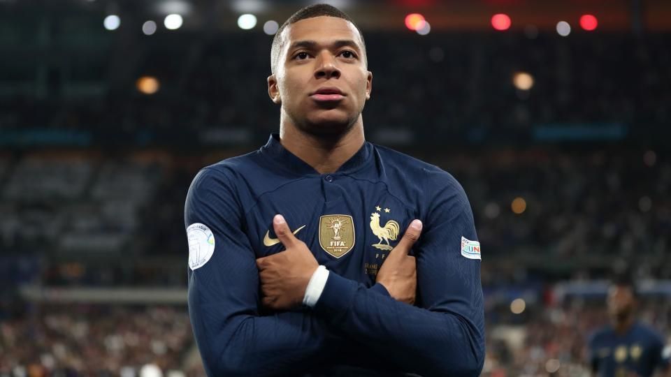 Liverpool make stunning bid for Kylian Mbappe as PSG star eyes Real Madrid move - Reports