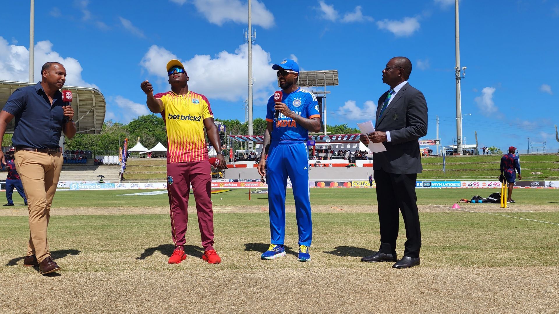 Hardik Pandya [right] got out at an inopportune time for his team