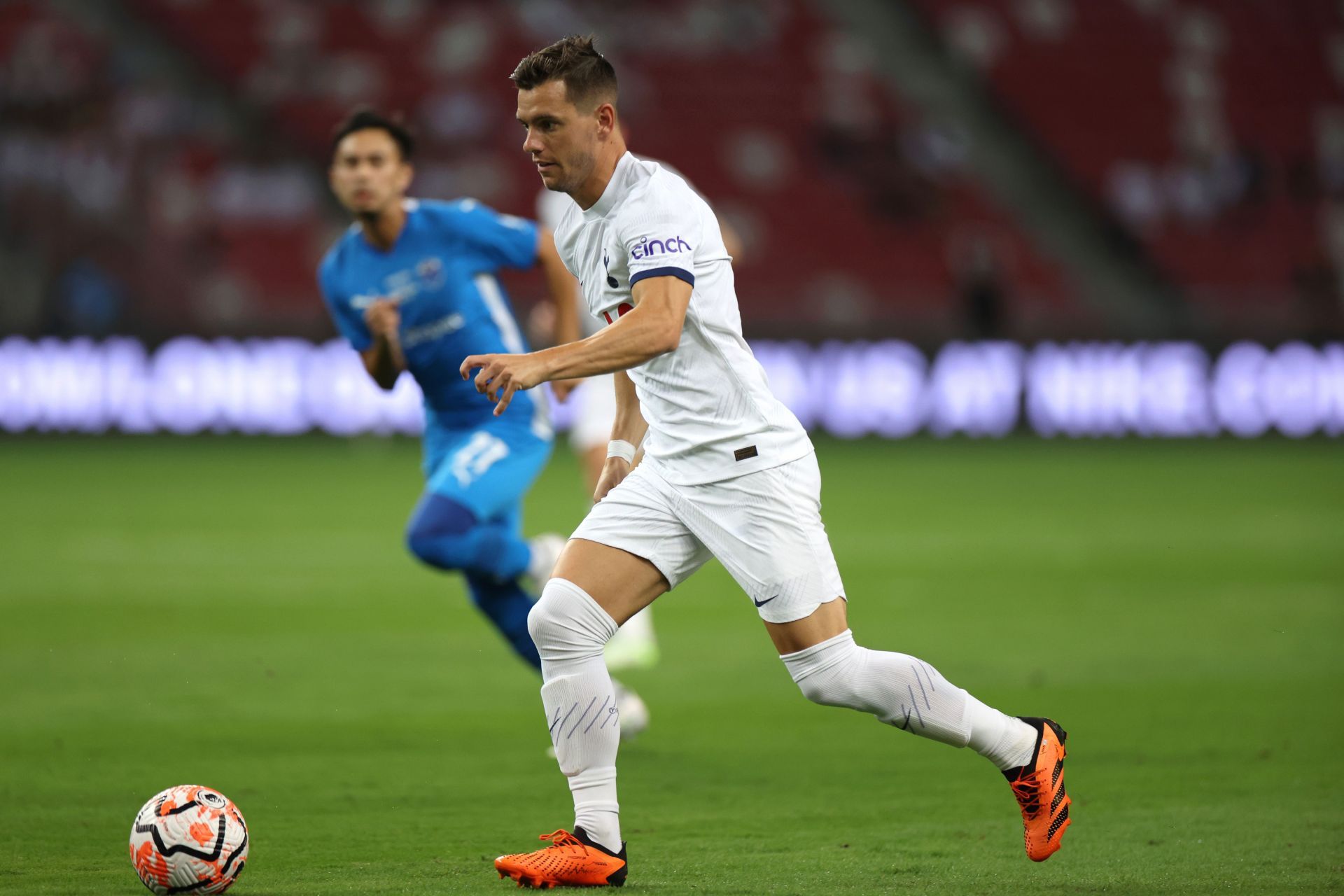 Giovani Lo Celso has admirers at the Camp Nou.