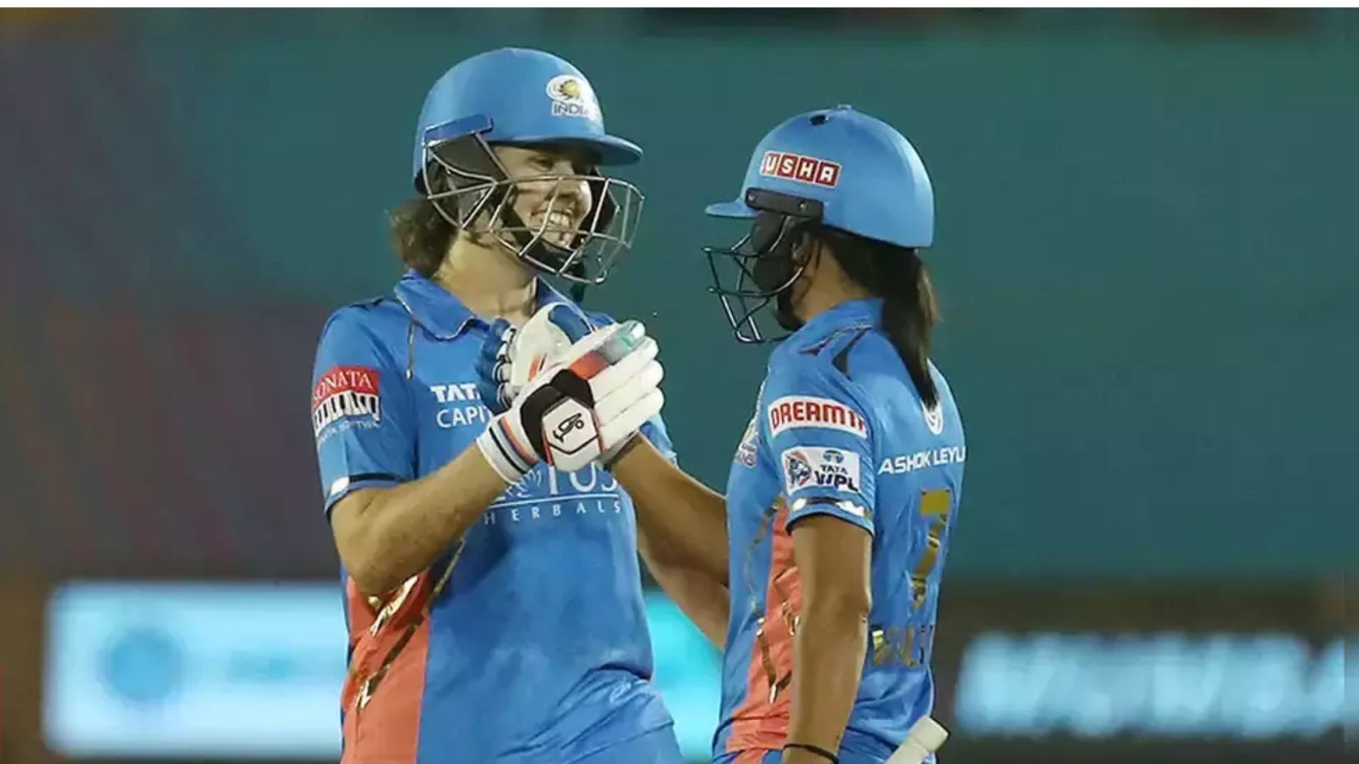 Nat Sciver-Brunt (L) &amp; Harmanpreet Kaur (P.C.:Twitter)