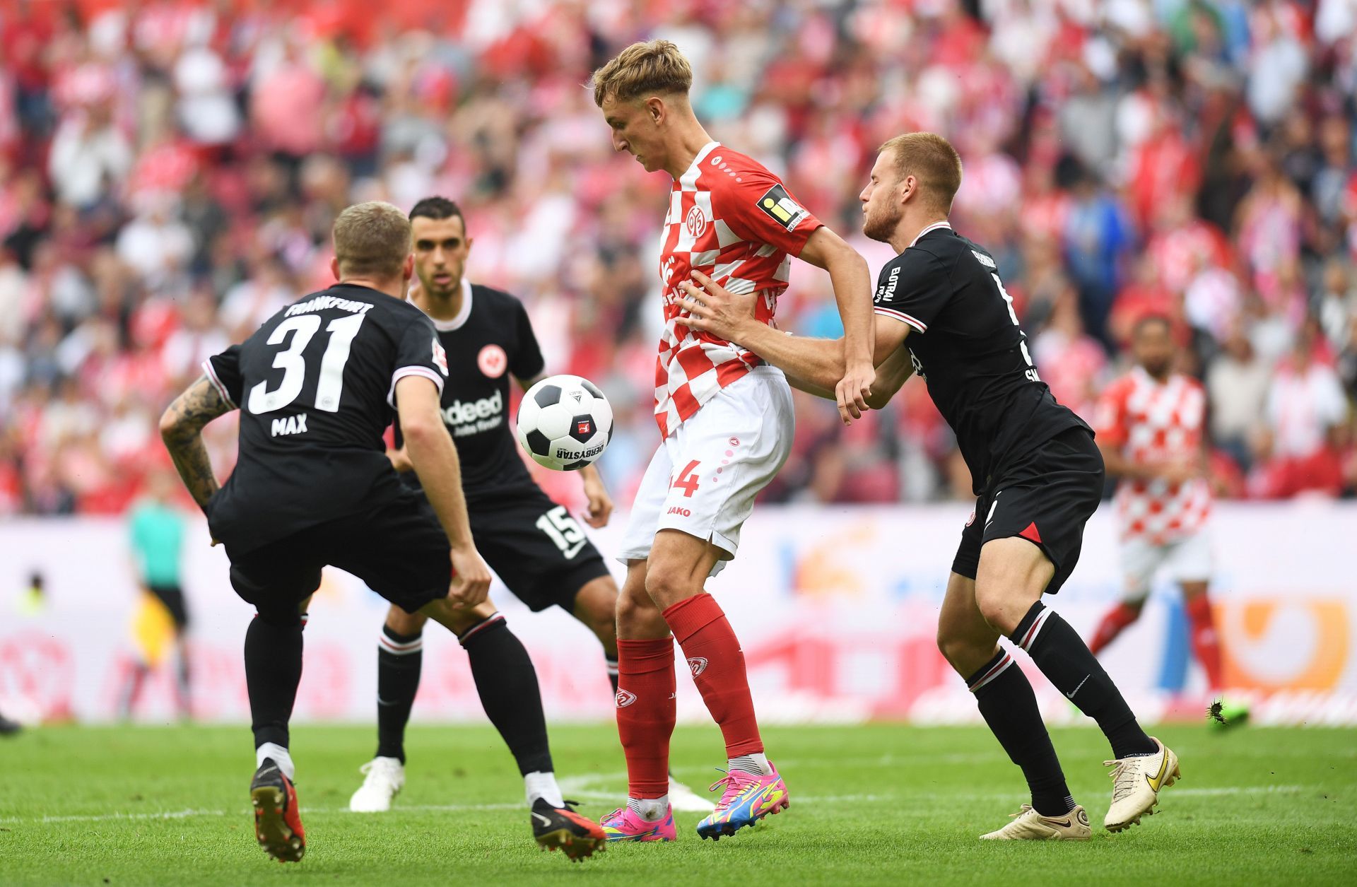 1. FSV Mainz 05 v Eintracht Frankfurt - Bundesliga