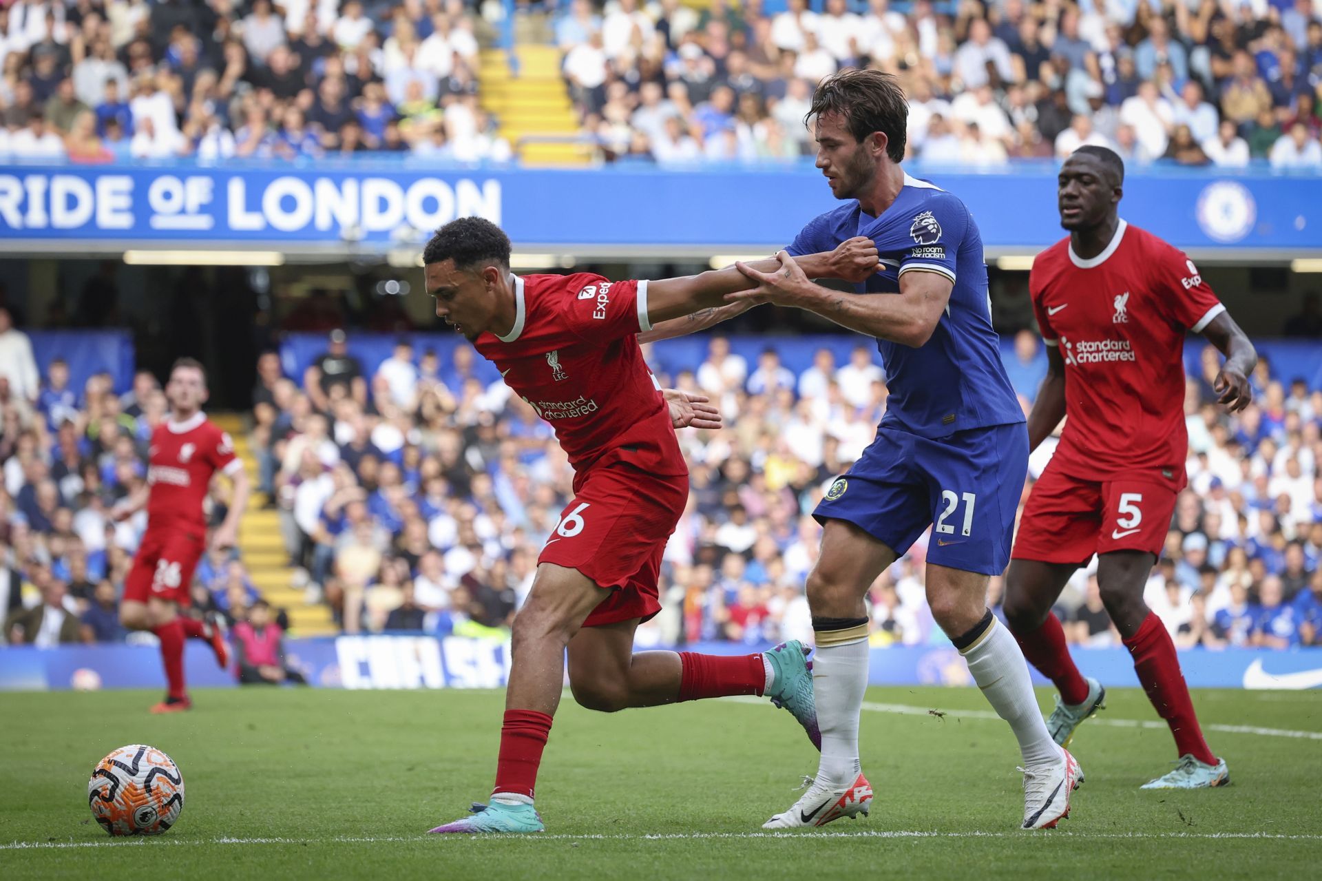 Ben Chilwell (in blue)