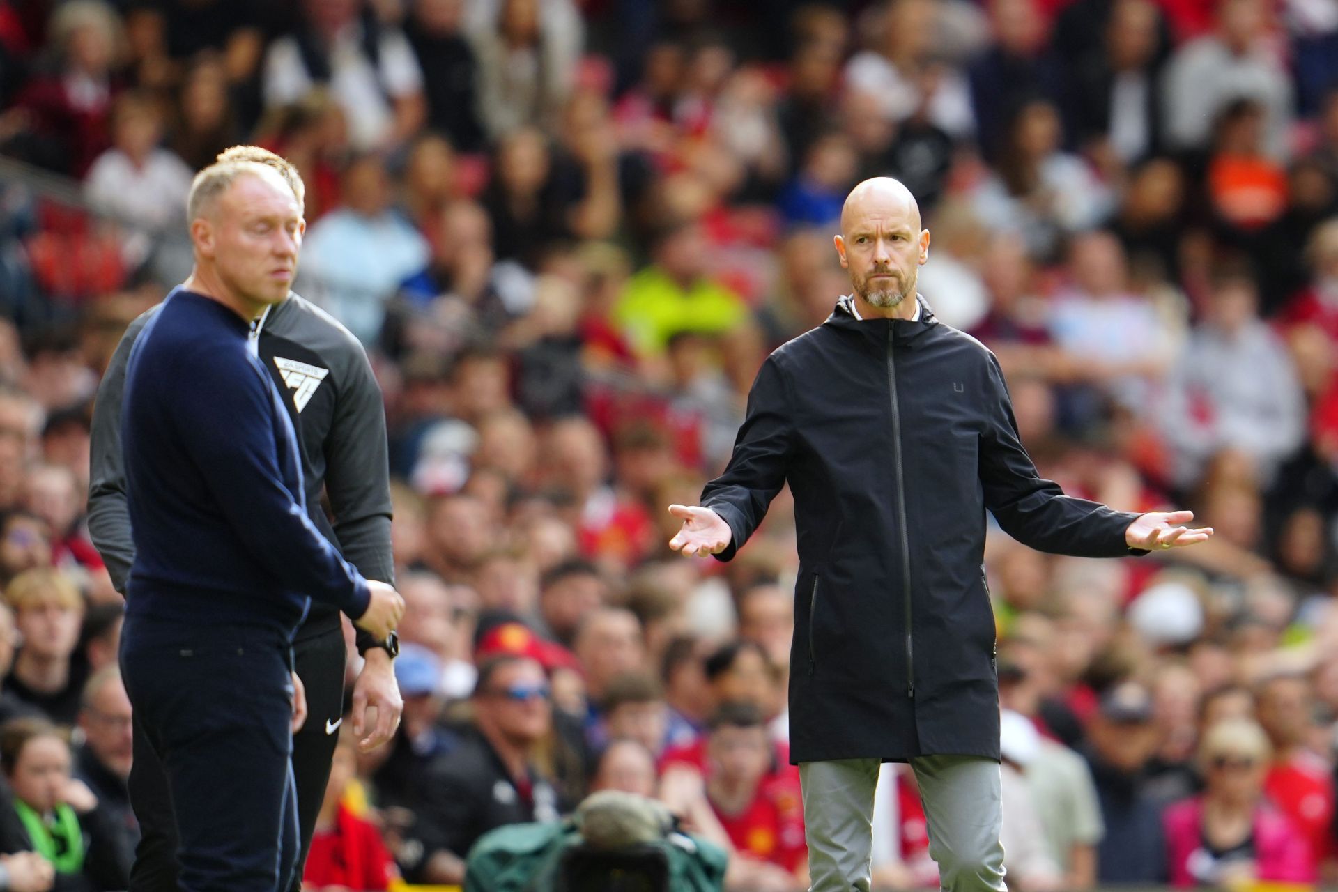 Manchester United boss Erik ten Hag (right)