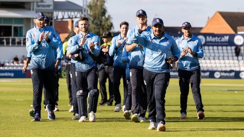 Teammates applaud for Prithvi Shaw. (Credits: Twitter)