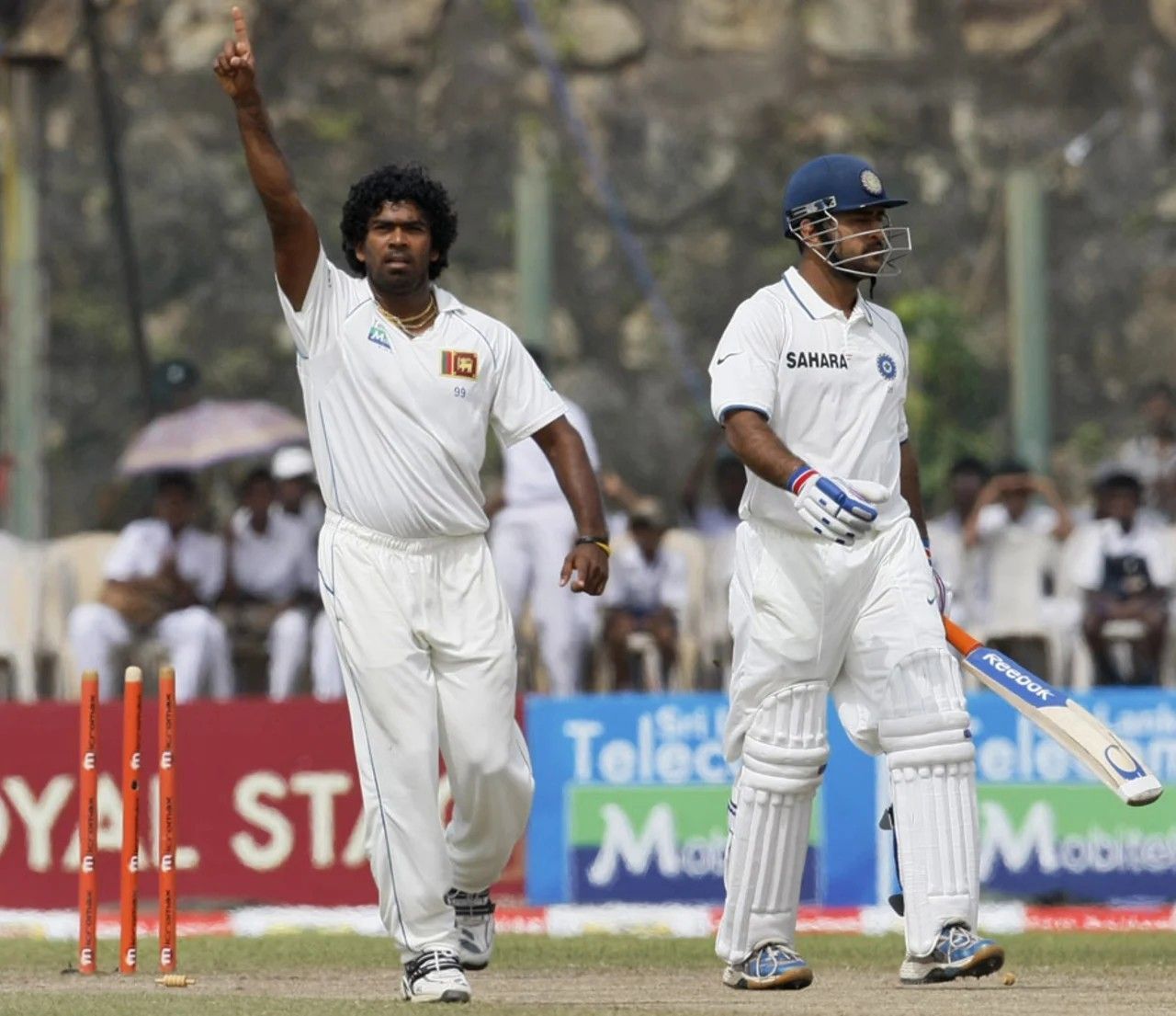 Lasith Malinga celebrates the dismissal of MS Dhoni [Getty Images]