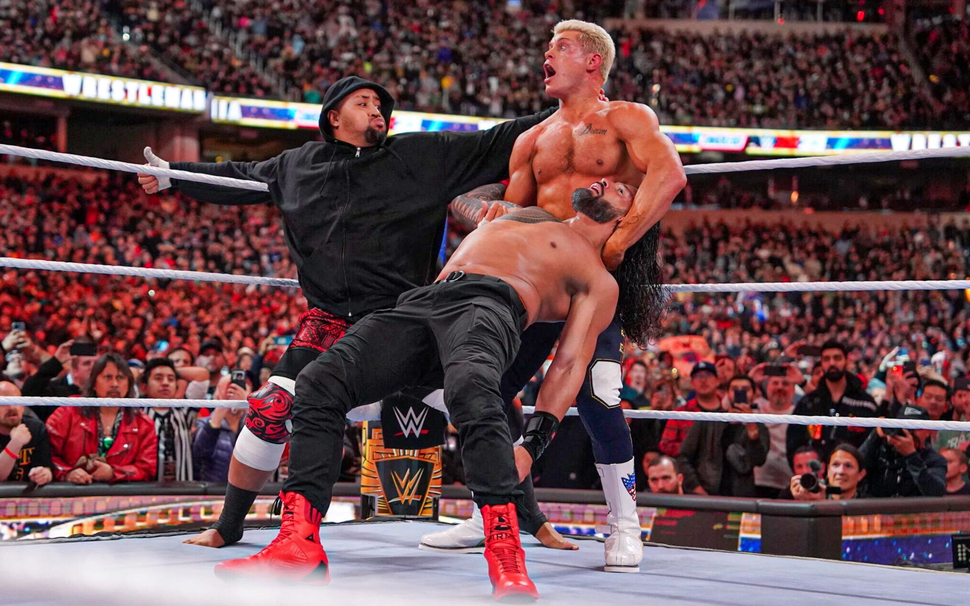 Roman Reigns and Cody Rhodes wrestled each other at WrestleMania 39