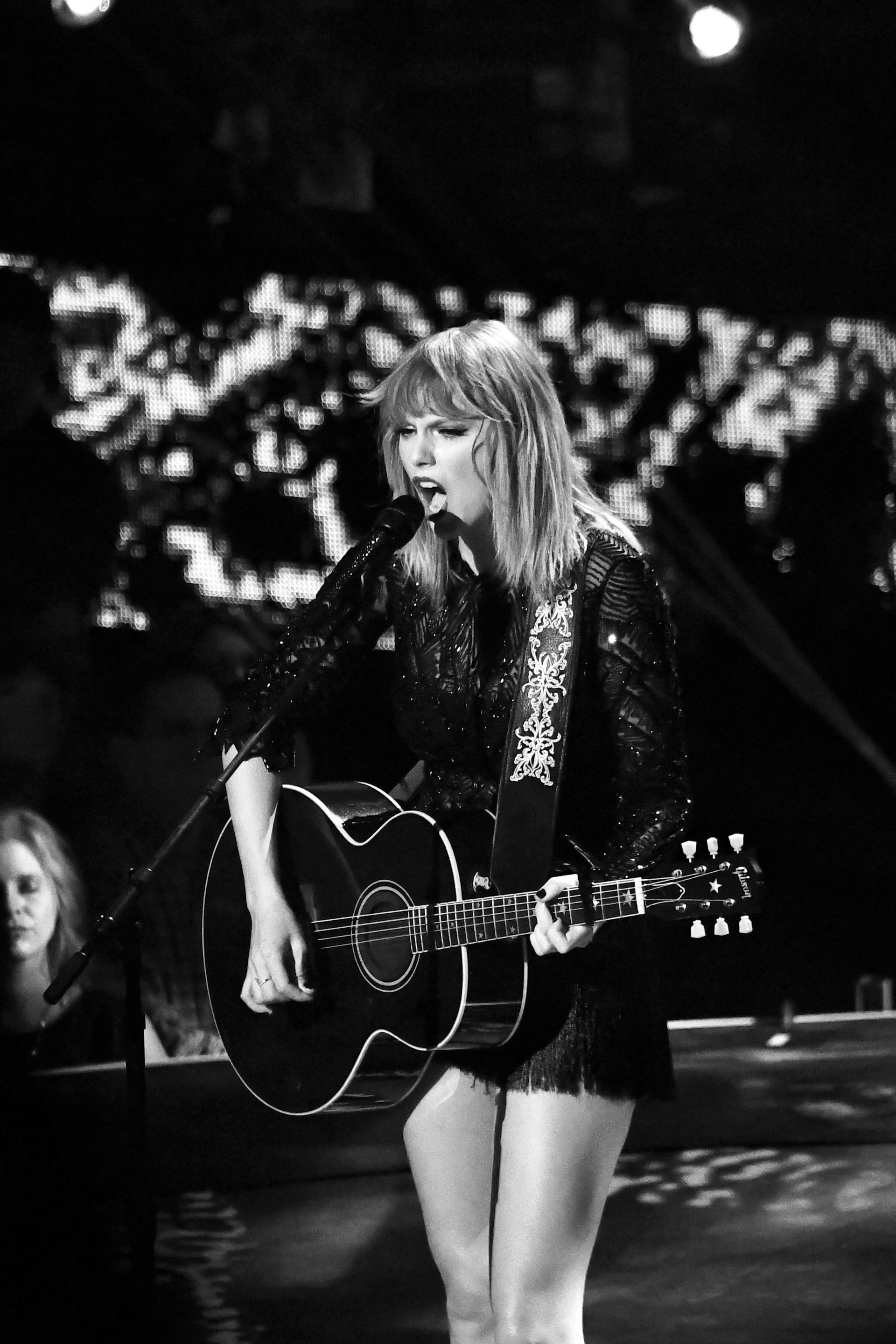 2017 DIRECTV NOW Super Saturday Night Concert In Houston - Taylor Swift Performance