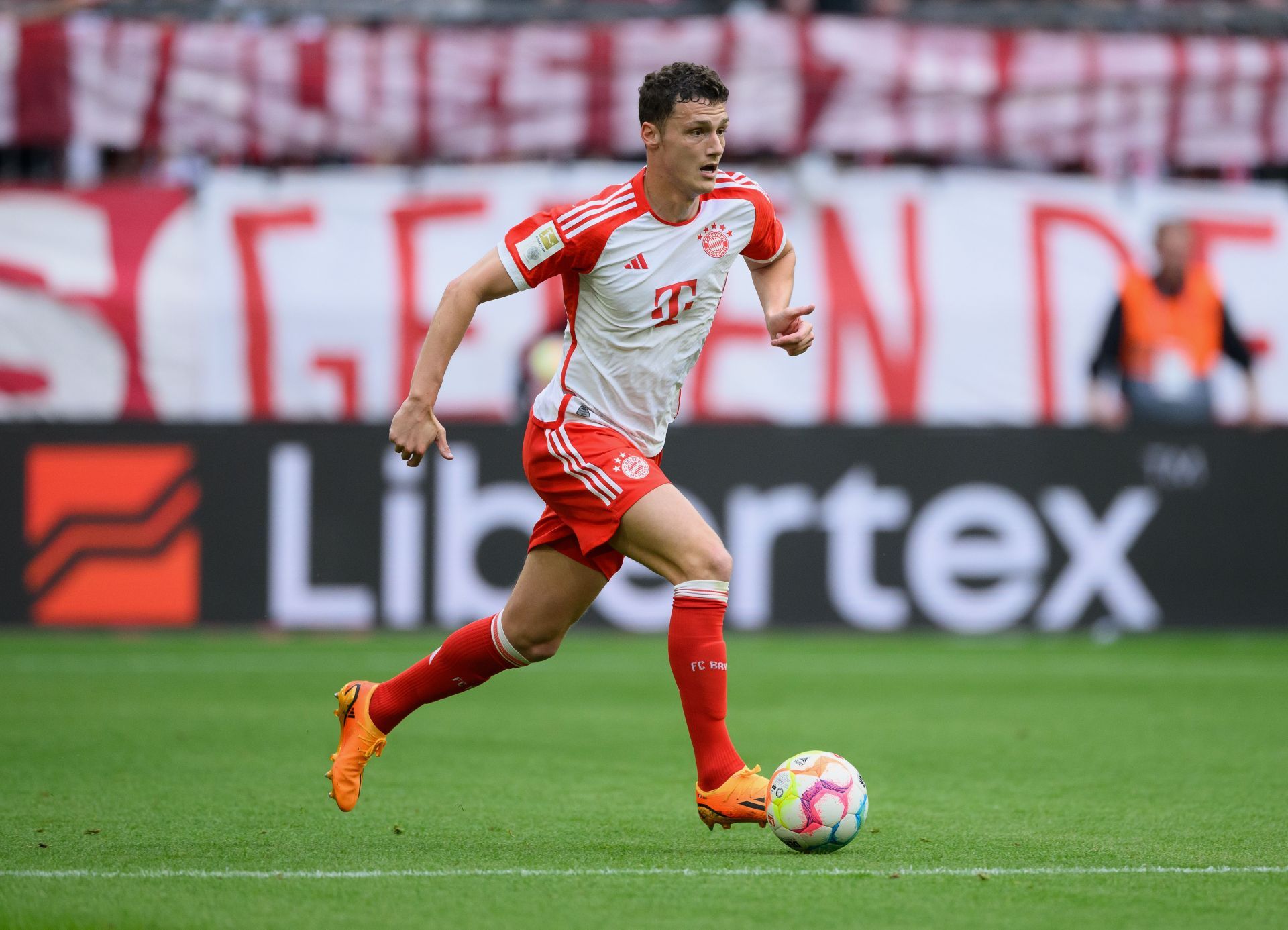 Benjamin Pavard has admirers at Old Trafford.