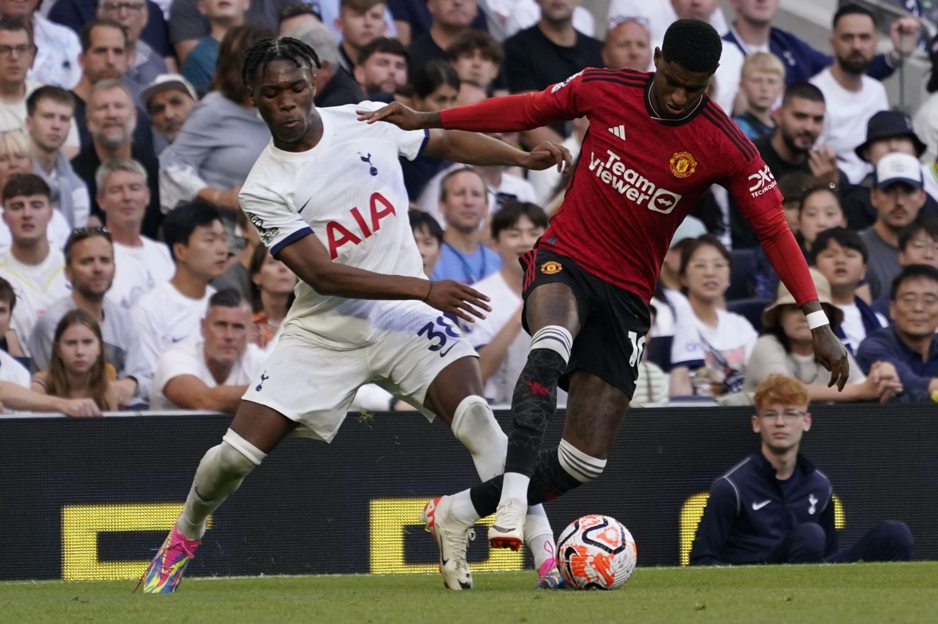 Rashford (R) struggled to make an impact up front for United.