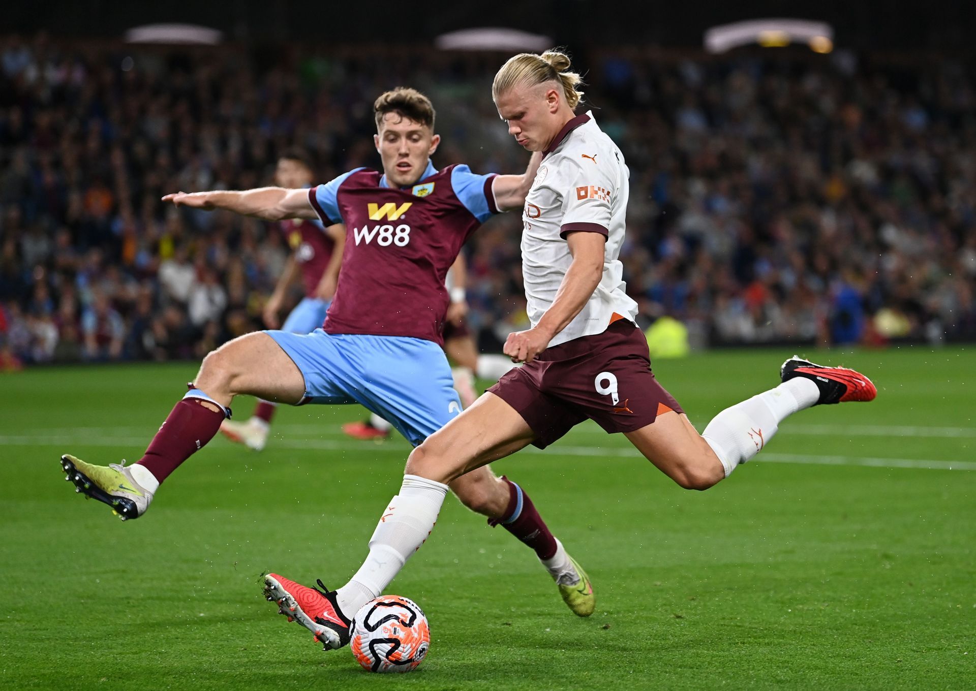 Burnley FC v Manchester City - Premier League