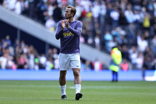 Harry Kane playing for Tottenham Hotspur (via Getty Images)