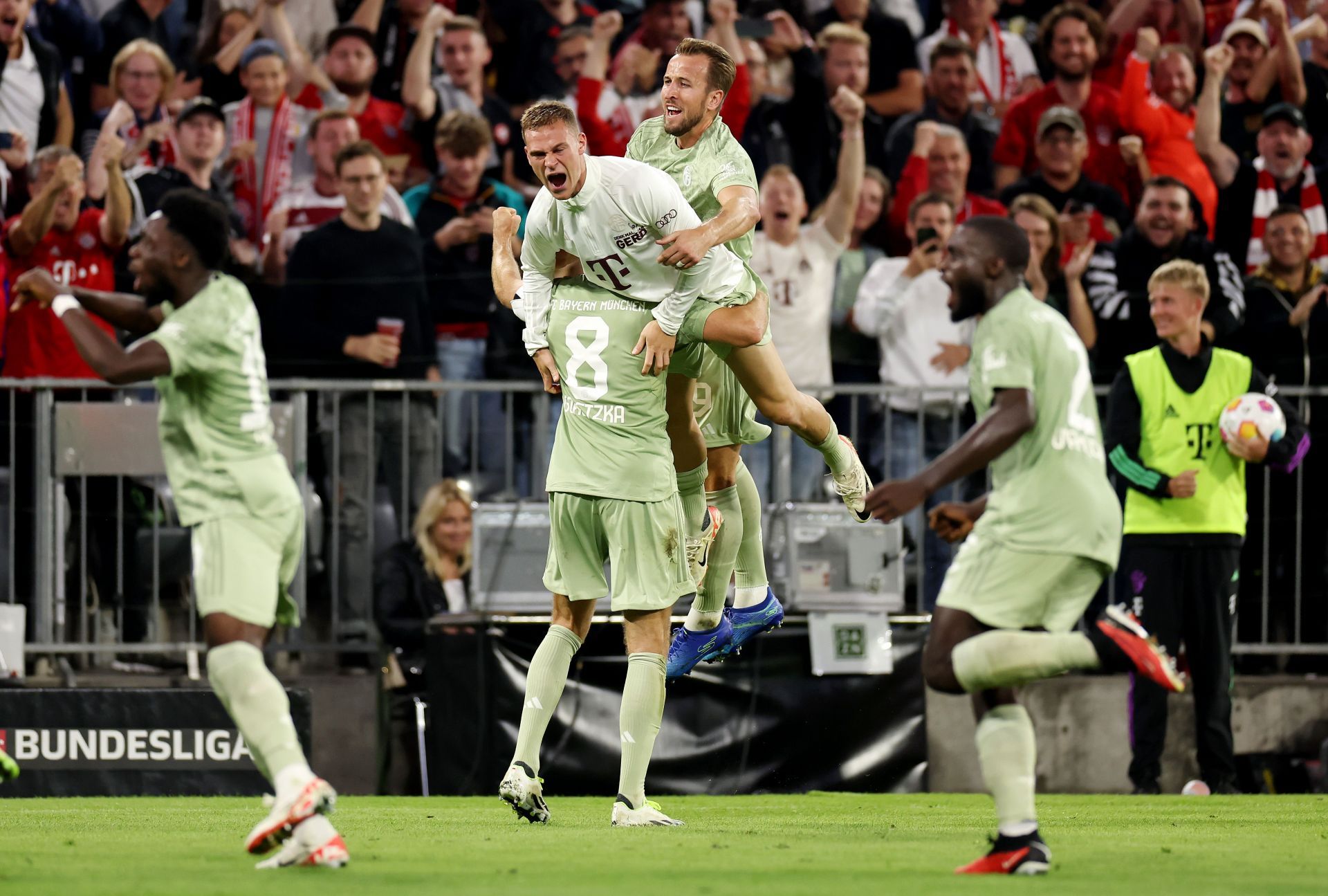 FC Bayern M&uuml;nchen v Bayer 04 Leverkusen - Bundesliga