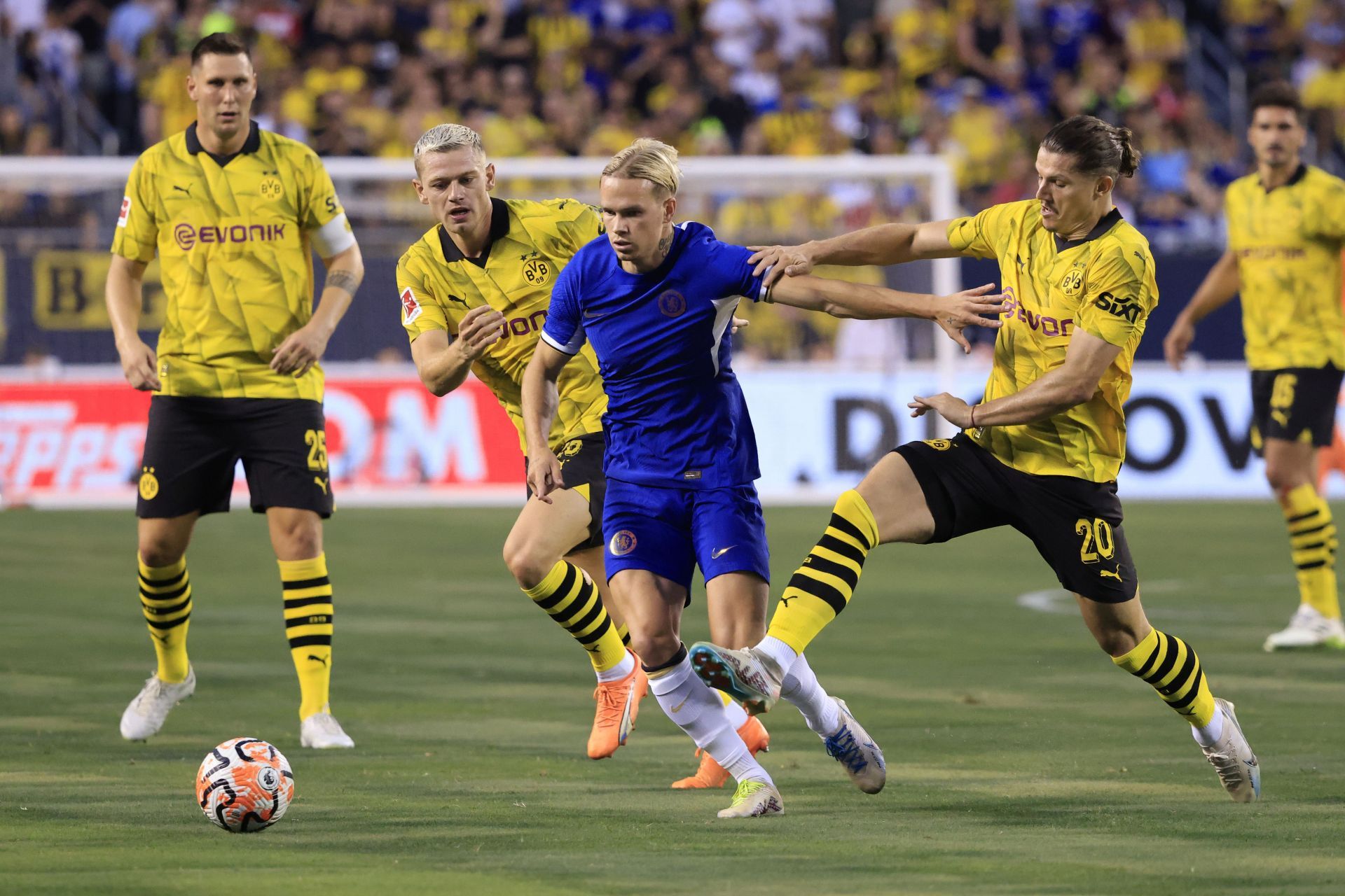 Mykhaylo Mudryk has failed to fit his feet at Stamford Bridge.