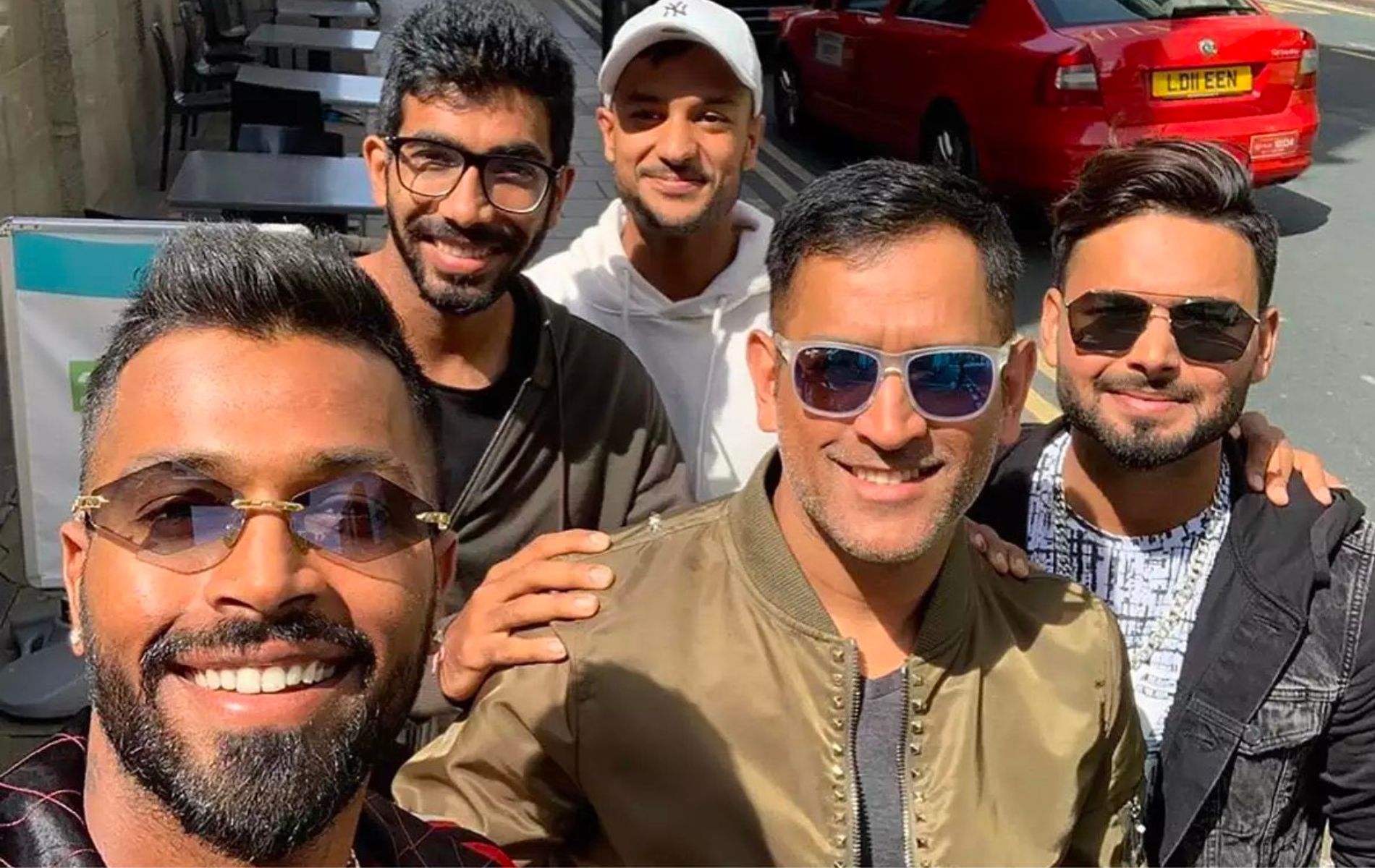 Selfie shared by Hardik Pandya (L) in 2019. (Pic: X)