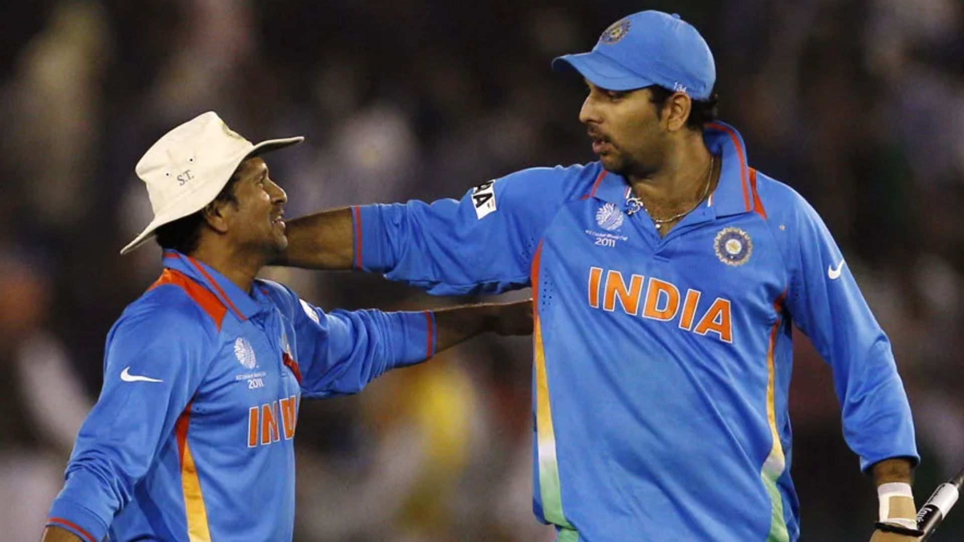 Sachin Tendulkar (L) &amp; Yuvraj Singh (P.C.:AP)