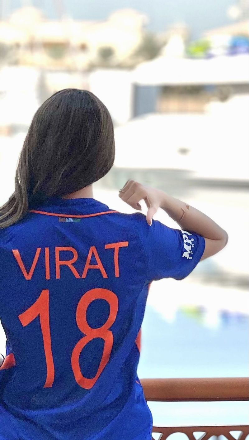 The Afghan beauty with Virat Kohli’s jersey (Pic: @WazhmaAyoubi/ X)