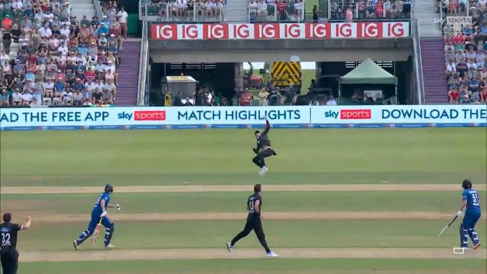 Mitchell Santner took a stunner. (Credits: Twitter)