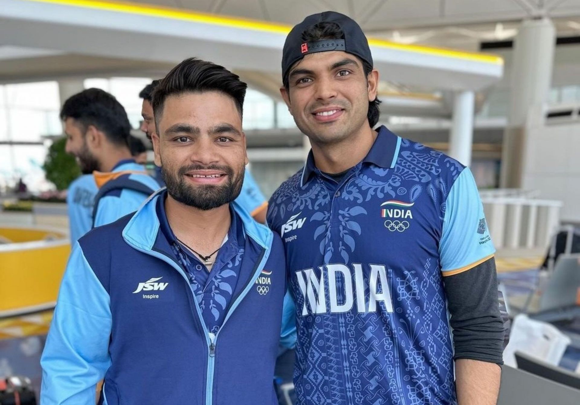 Rinku Singh (l) and Neeraj Chopra (r)