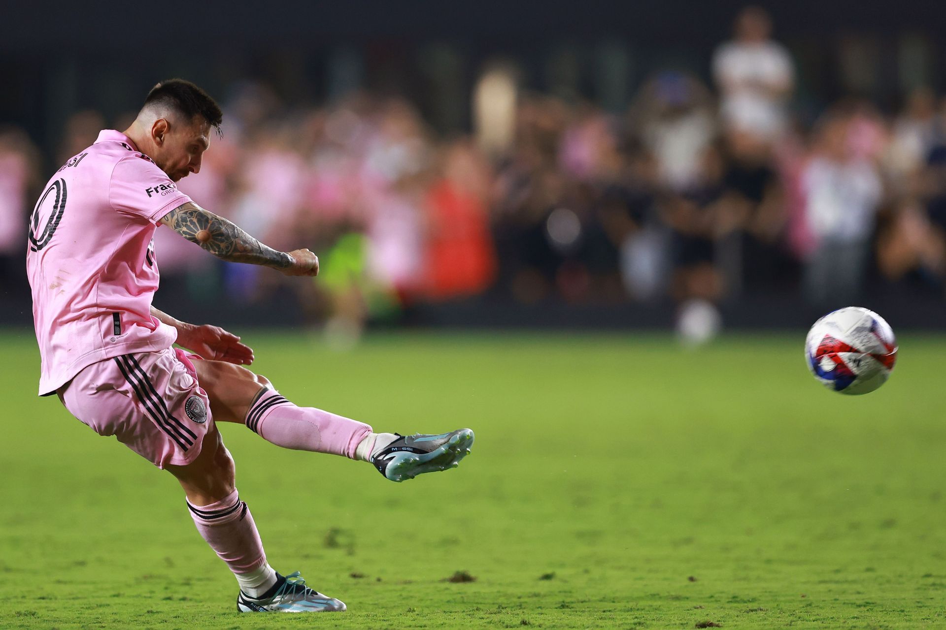 Lionel Messi (via Getty Images)