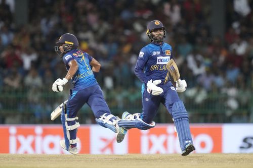 Dunith Wellalage (L) and Dhananjaya de Silva didn't look in much trouble whilst they were at the crease. [P/C: AP]