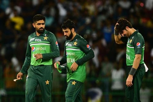 Babar Azam with Shadab Khan and Mohammad Wasim (Credits: Twitter)