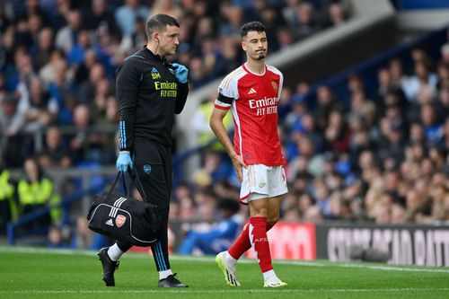 Gabriel Martinelli coming off injured (via Getty Images)