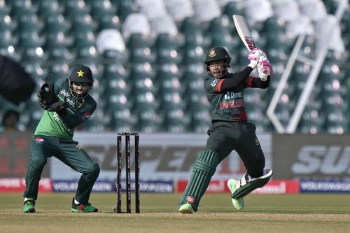 Mushfiqur Rahim was quick to pounce on short deliveries. [P/C: AP]