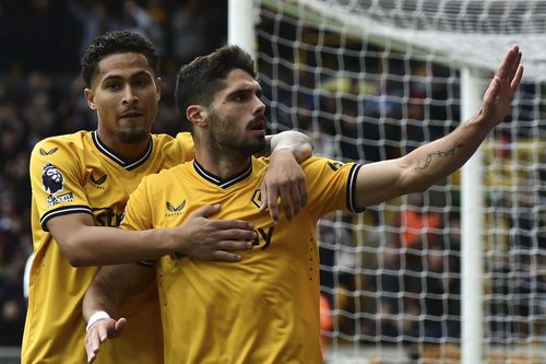 Pedro Neto (right) has admirers at the Emirates.