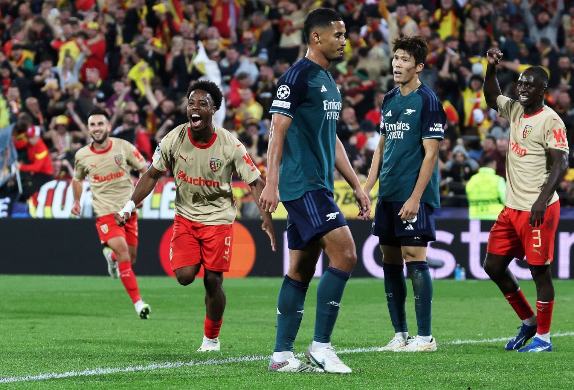 Arsenal players look dejected after losing 2-1 to RC Lens in the UCL.