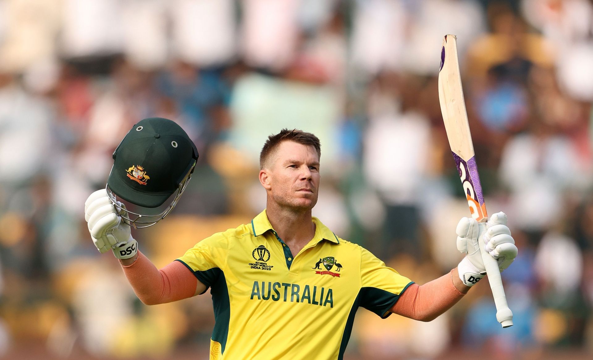 David Warner acknowledging the crowd after his milestone [Getty Images]