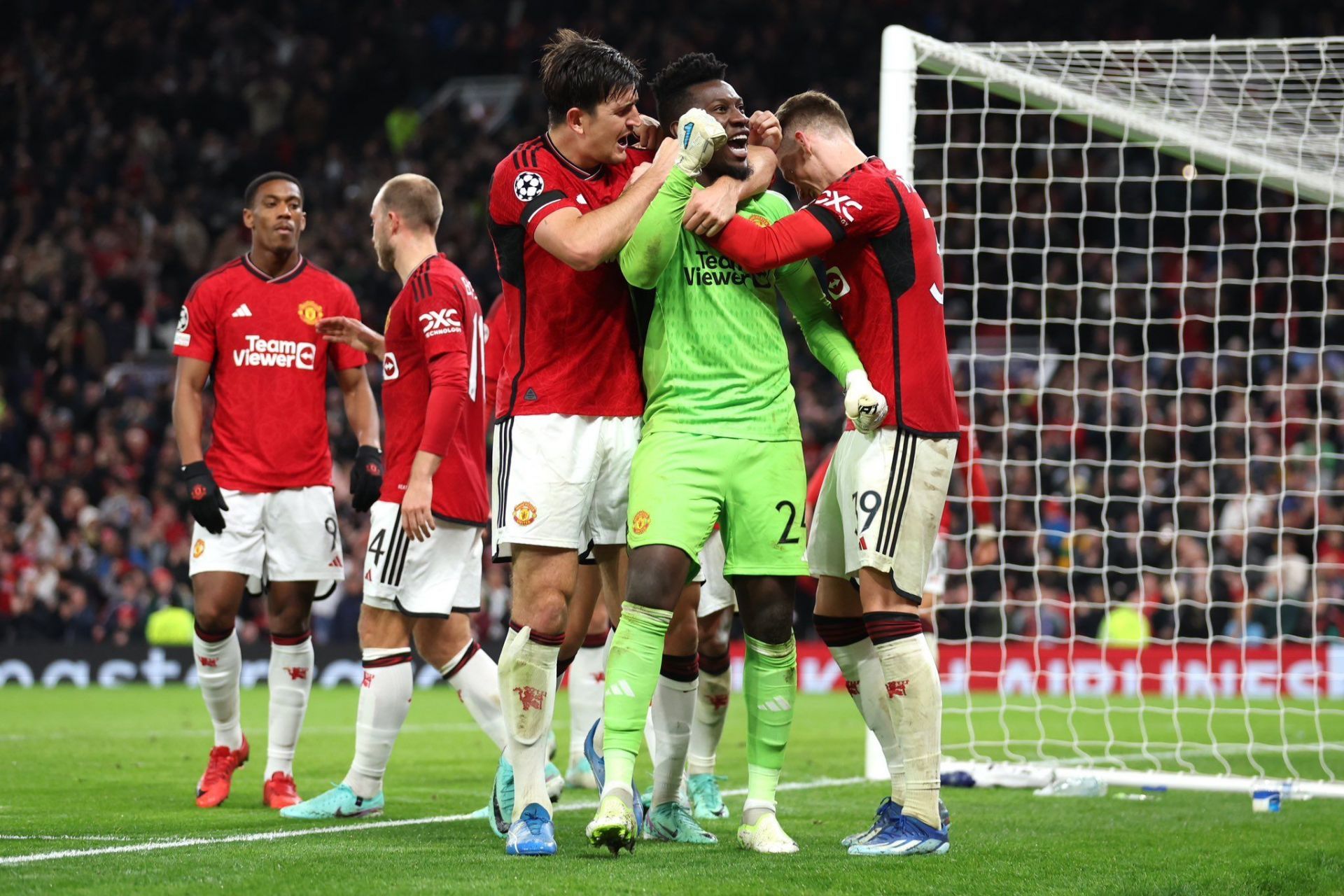 Manchester United United boosted their hopes of reaching the Champions League knockout stage with a win over Copenhagen