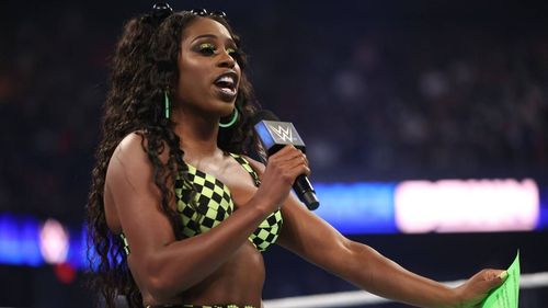 Naomi could bring back the "glow" to WWE!