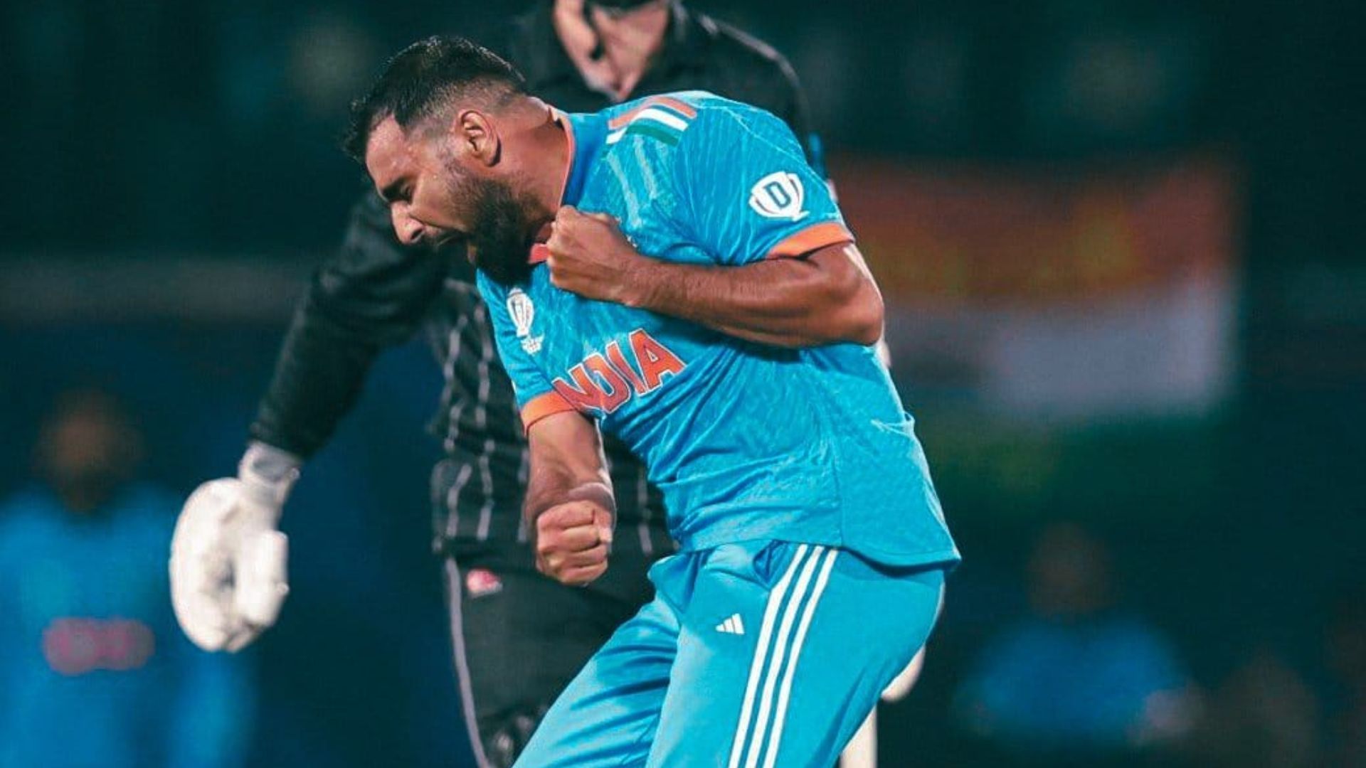 Mohammed Shami pumps his fist in celebration after knocking over Matt Henry (P.C.:X)