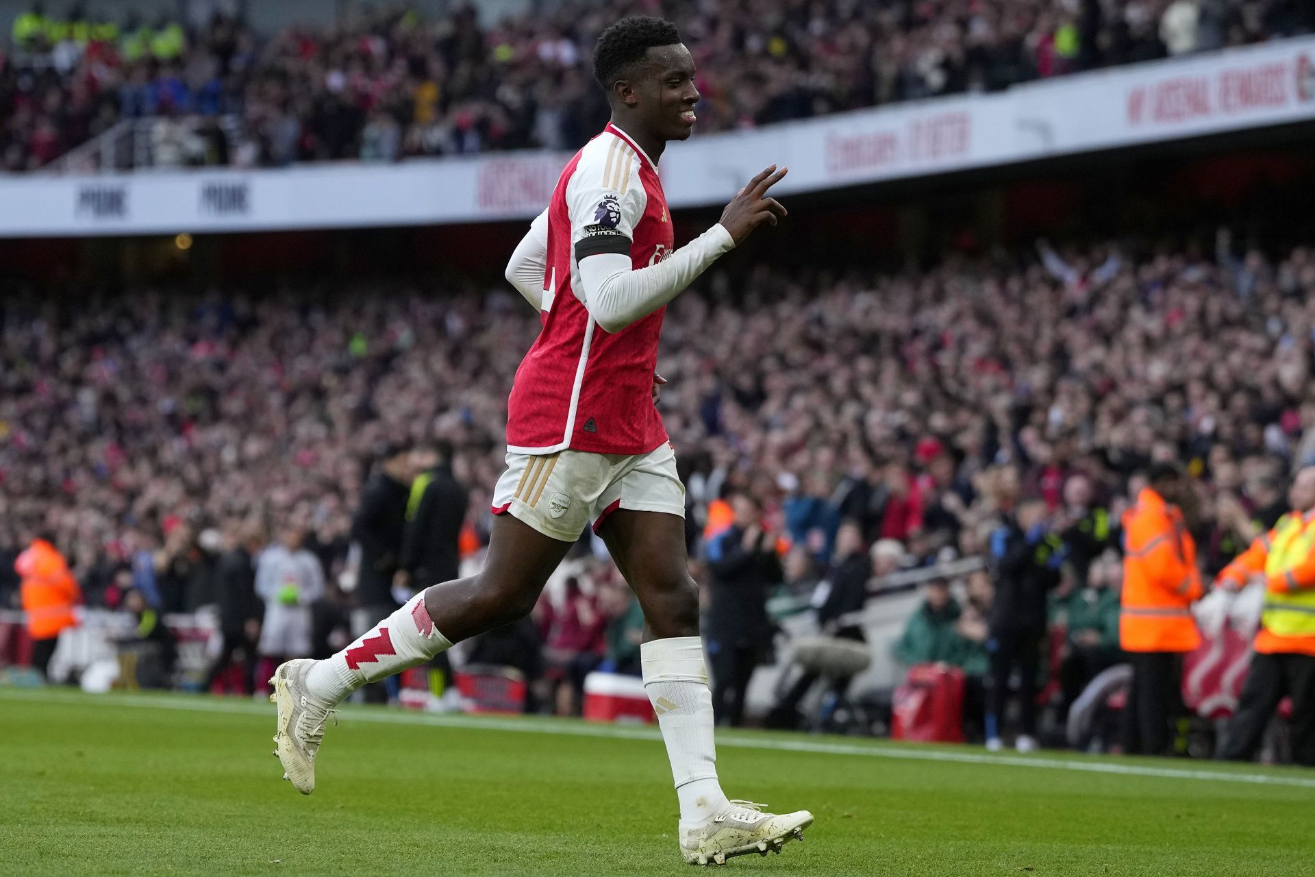 Nketiah completed a sensational hat-trick against the Blades.