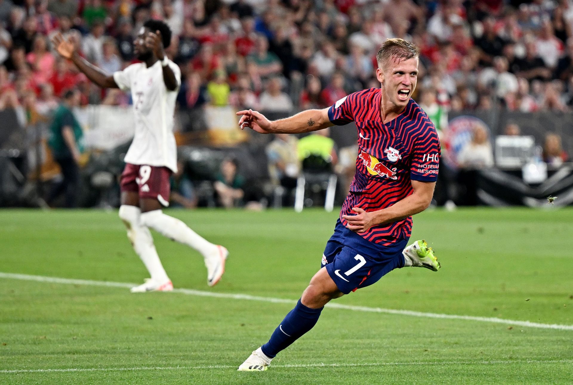 Dani Olmo has admirers at the Camp Nou