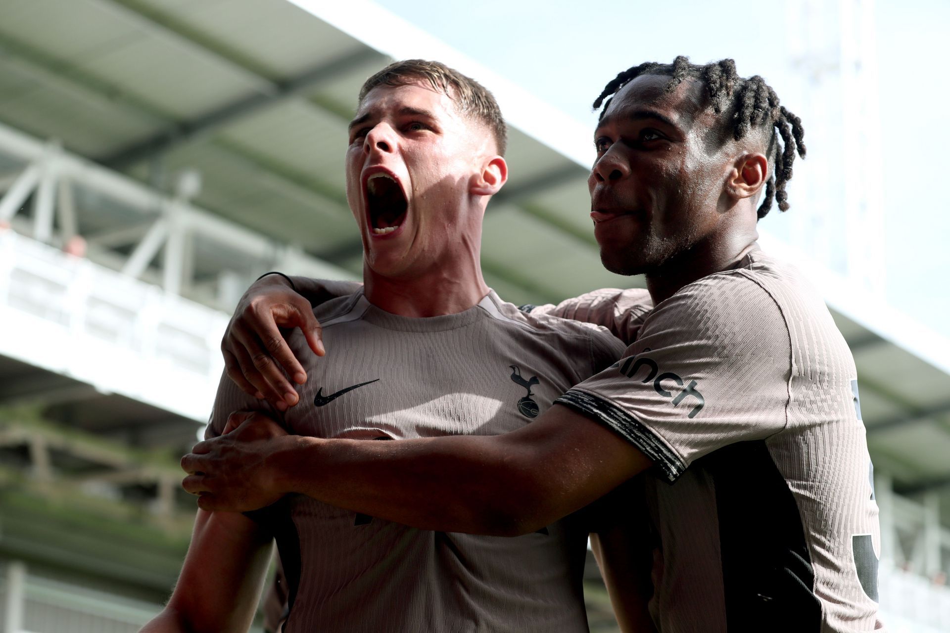 Luton Town v Tottenham Hotspur - Premier League