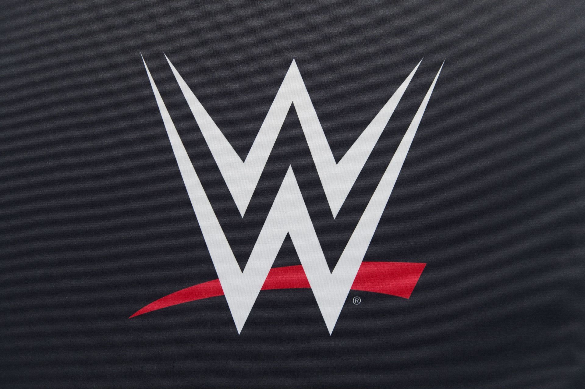 Fans believed that a WWE Hall of Famer had re-signed with the company.