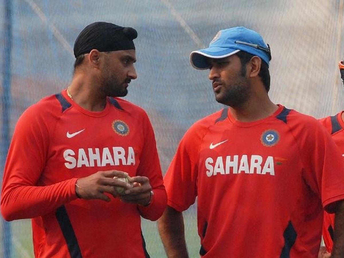 Harbhajan Singh (L) and MS Dhoni (R) are in conversation with each other. (PC: BCCI)
