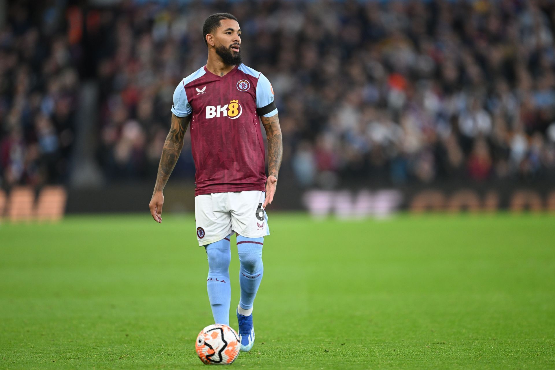 Douglas Luiz (via Getty Images)