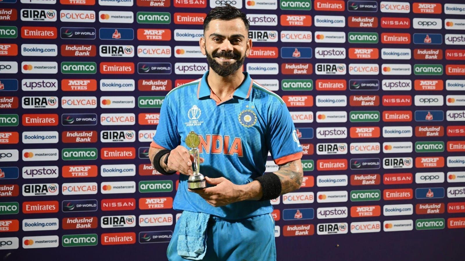 Virat Kohli with his Man of the Match award [Getty Images]