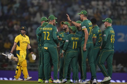 South Africa celebrate Steve Smith's dismissal. (Credits: Getty)