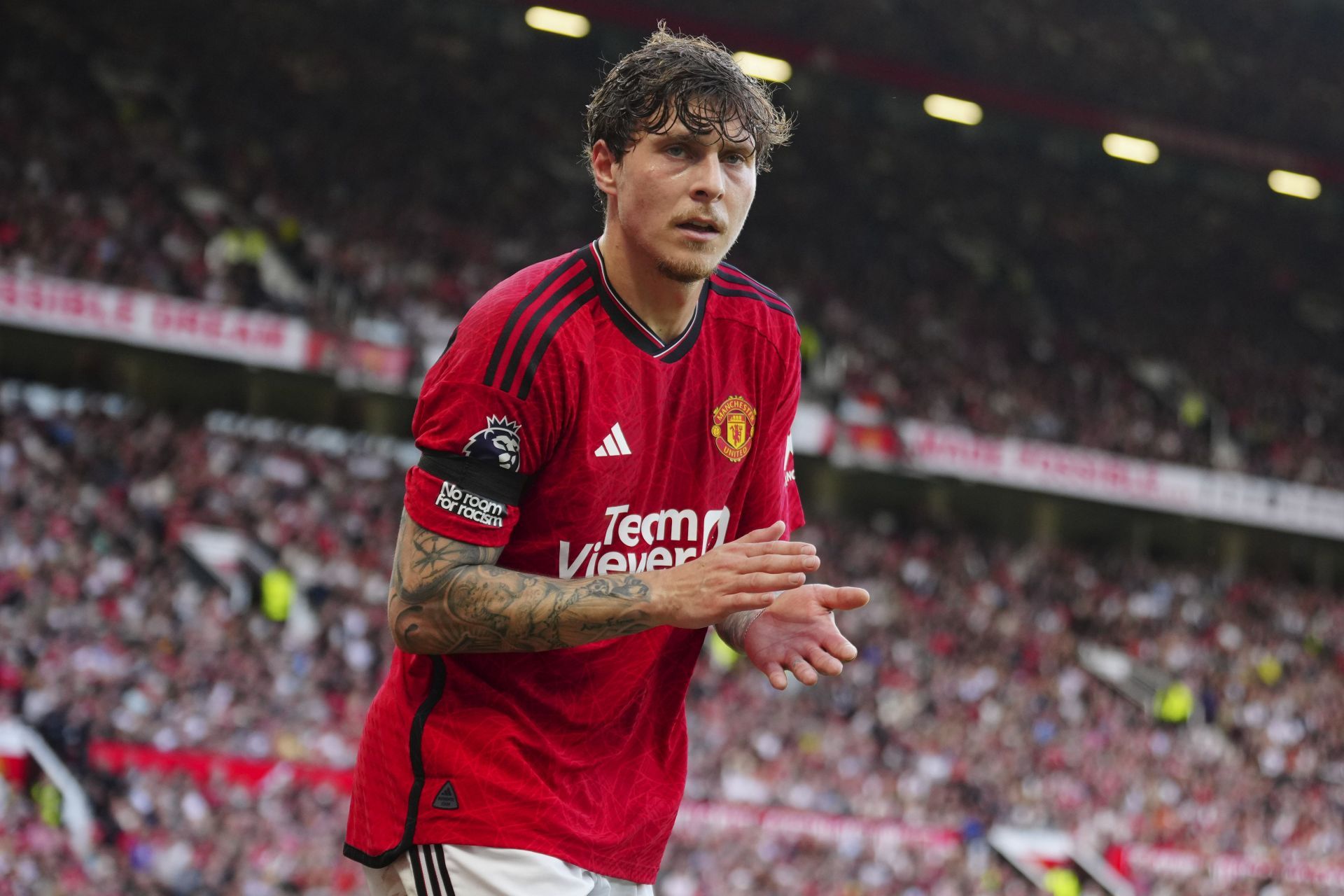 Victor Lindelof is expected to stay at Old Trafford for at least another season