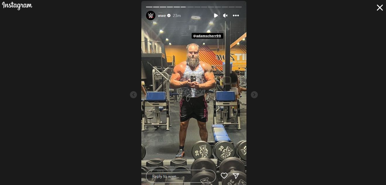 Braun Strowman showing off a new look