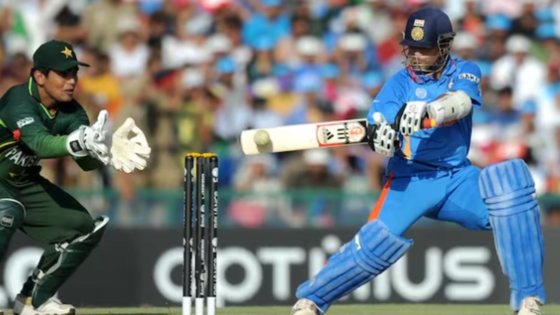 Sachin Tendulkar en route to his match-winning knock of 85 against Pakistan during the 2011 WC semi-final (Pic:AFP)