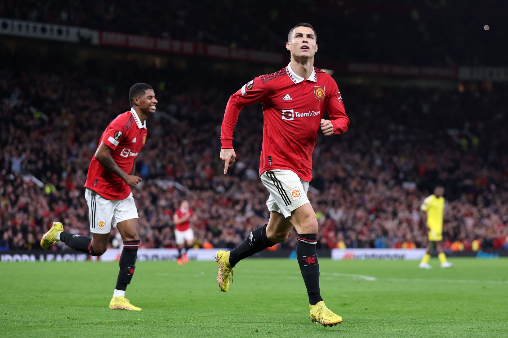 Marcus Rashford and Cristiano Ronaldo (via Getty Images)