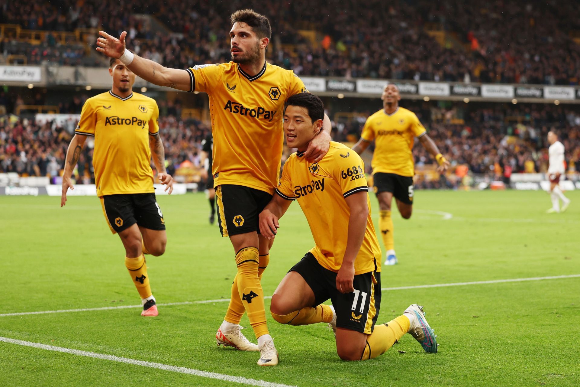 Wolverhampton Wanderers v Manchester City - Premier League